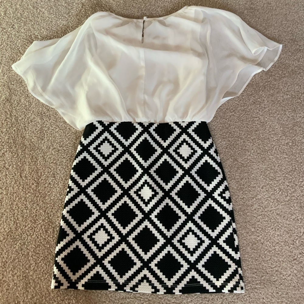 Dress - Picture 3 of 3